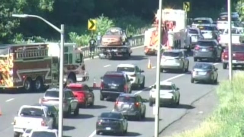 A rollover crash on I-91 north in Middletown has caused a traffic jam Sunday afternoon.