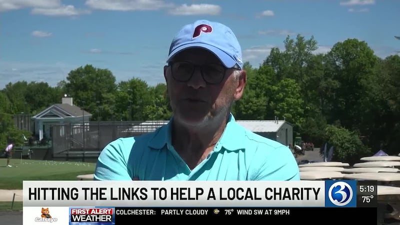 Geno Auriemma hits the links to help a local charity