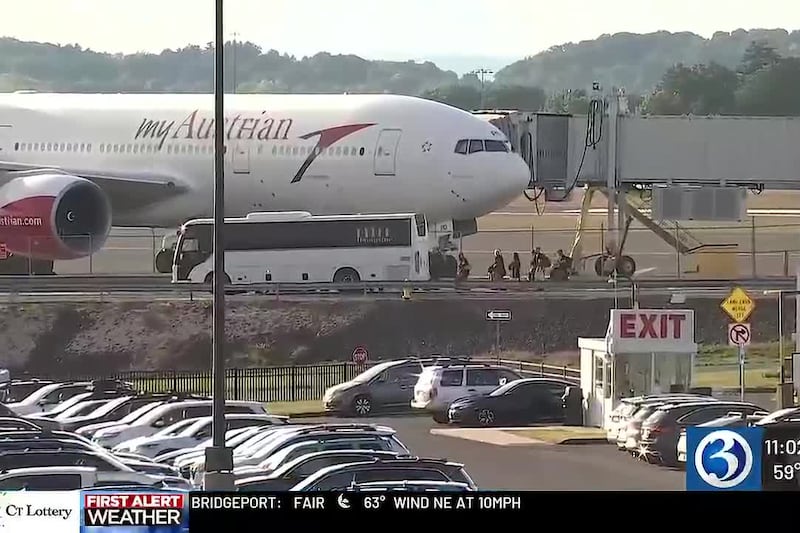 Flights diverted to Bradley Airport amid Northeast technical problem