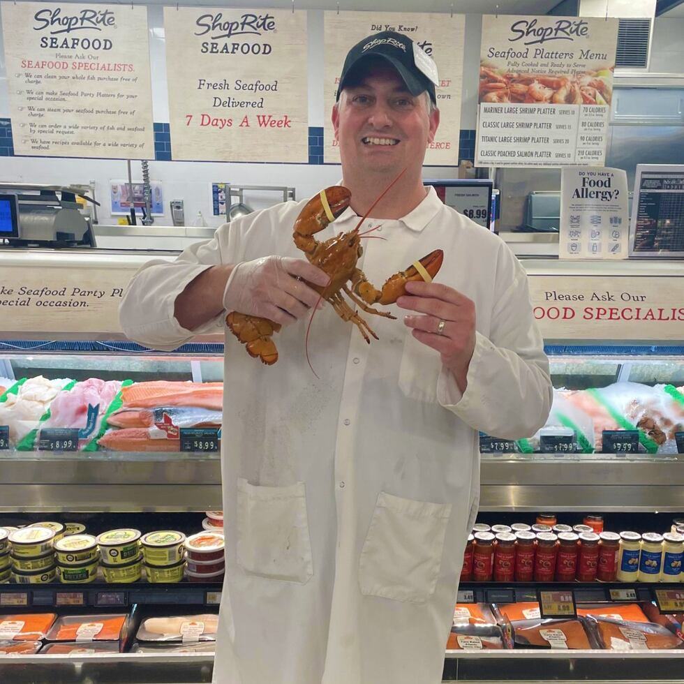 A rare lobster from a grocery store in New York is making its way to Connecticut.