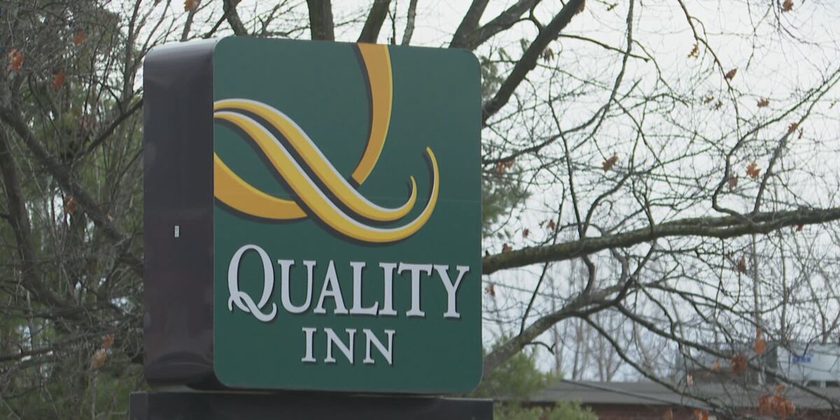 Argument between neighboring hotel room guests leads to large drug find