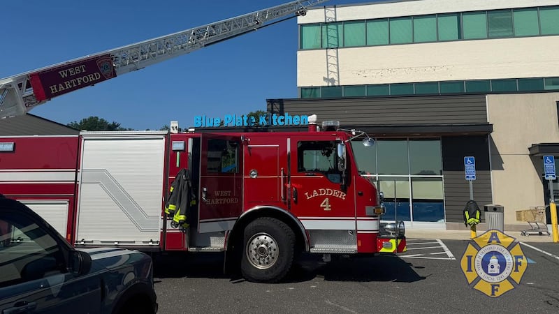 A small fire prompted a West Hartford restaurant to temporarily close on Sunday morning.