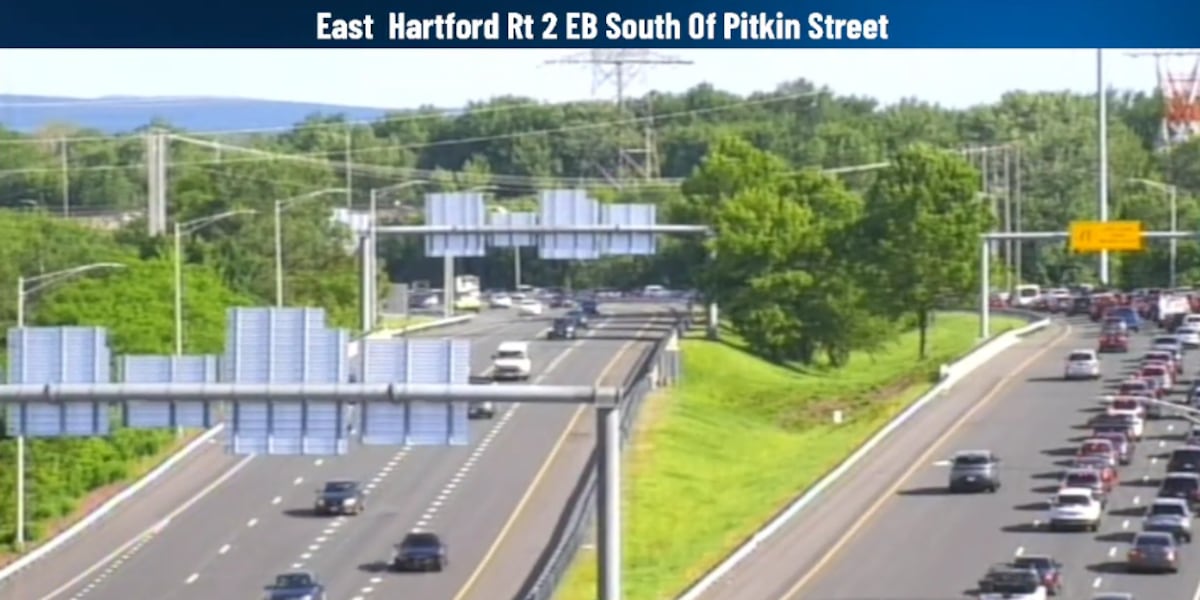 Multi-vehicle crash closes lane on Route 2 in East Hartford