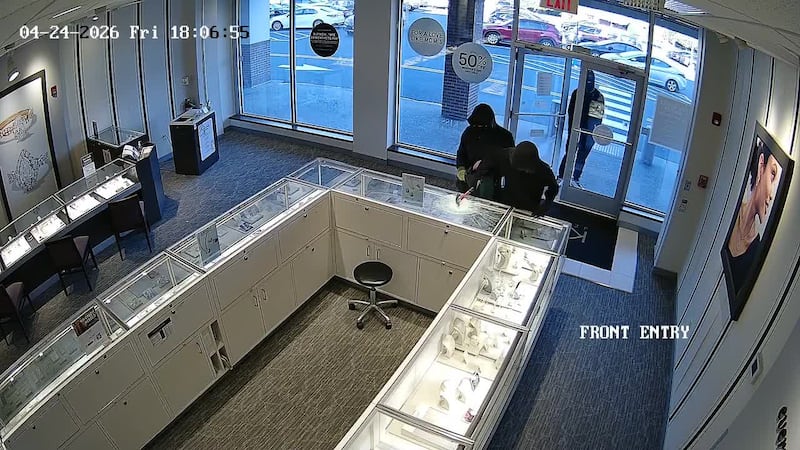 suspects smash window at Kay Jewelers in Wethersfield - WFSB