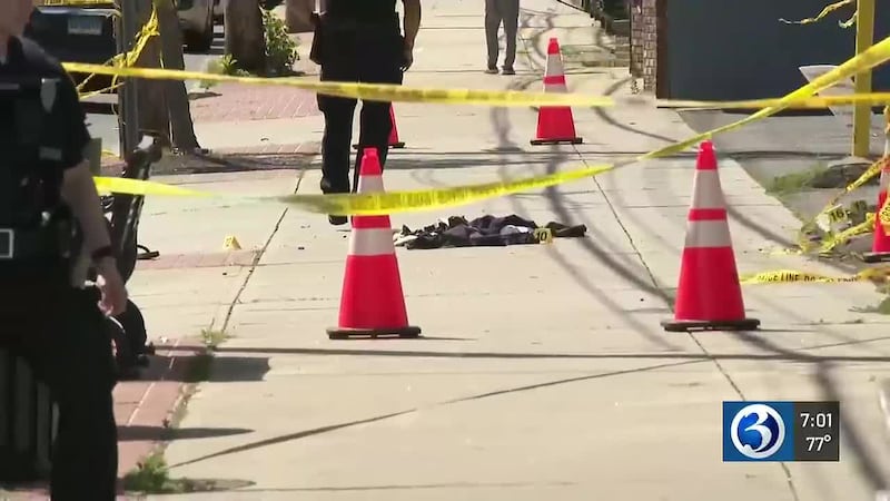 2 killed, 1 injured in shooting outside West Haven bar