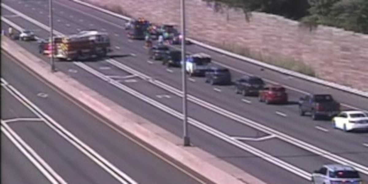Crash closes lanes on I-91 in Windsor