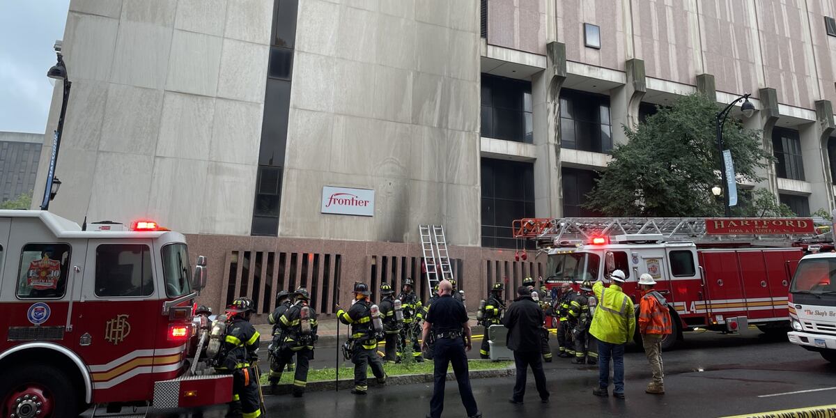 Crews extinguish building fire in downtown Hartford