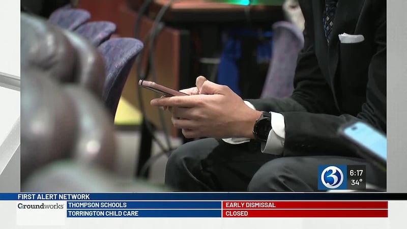 Proposal to ban cell phones in schools favored among teachers