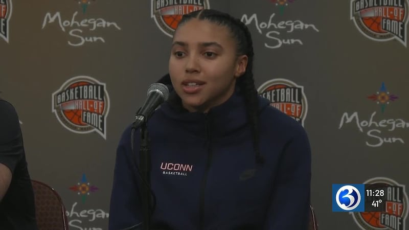UConn escapes game against Michigan 72-69